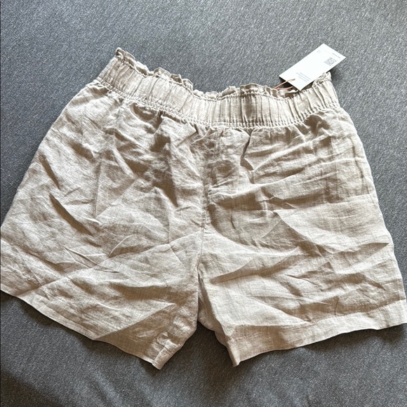Women’s High Waisted Tan Linen Shorts with Pockets - Picture 3 of 5